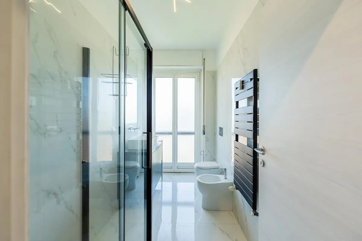 Large Apartment With Private Balcony And Workspace Milánó Olaszország