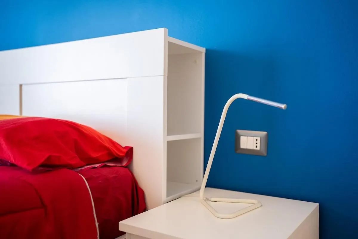 Large Apartment With Private Balcony And Workspace Milánó