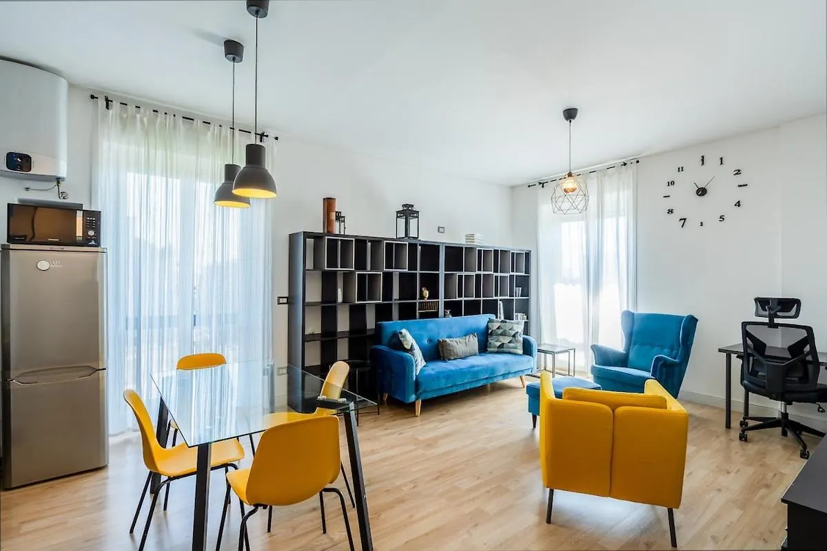 Large Apartment With Private Balcony And Workspace Milánó Olaszország